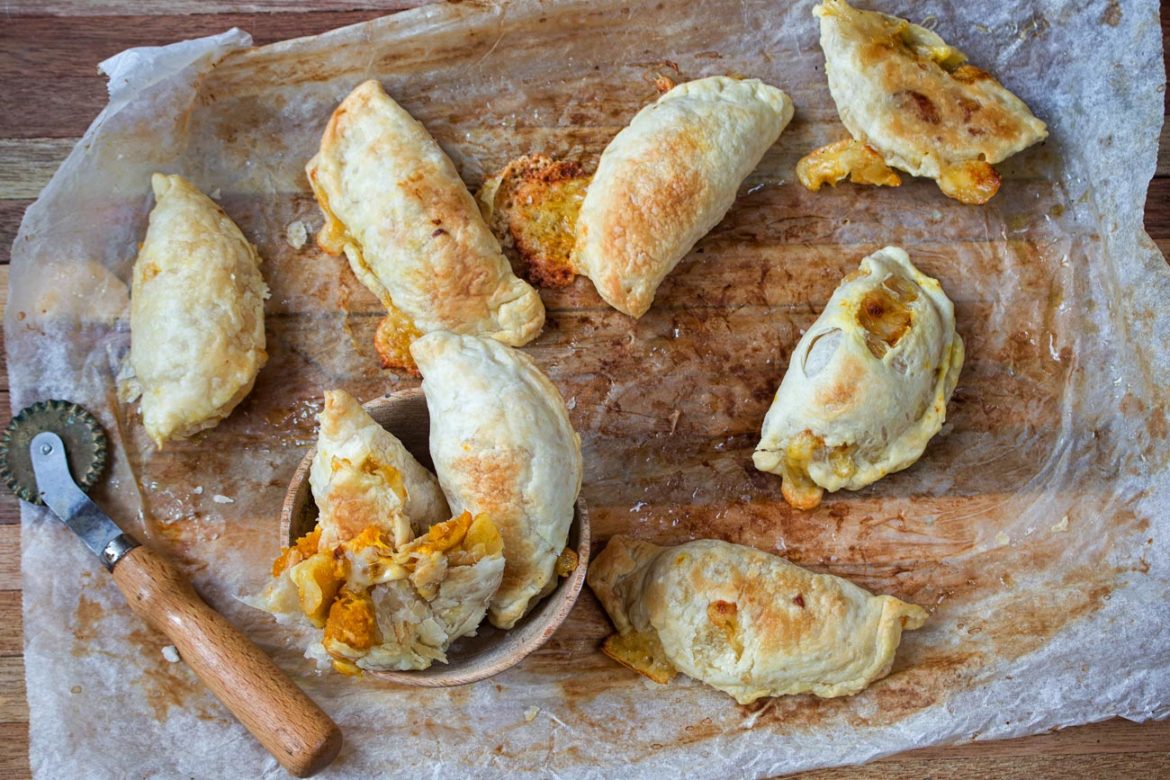 Empanadas al forno con zucca pere e formaggio | Ricette ...